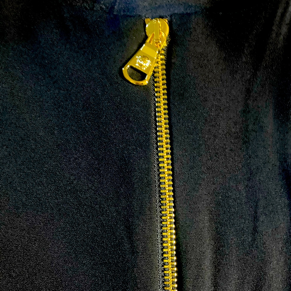 Versace Dress with Gold Medusa
Zipper.(NO TAGS NAME) 💯 authentic - Picture 10 of 11